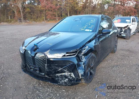 2024 BMW Ix xDrive50 z USA, uszkodzony, nr VIN WB523CF04RCP26802